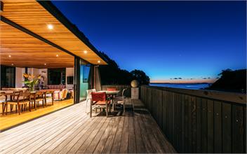 BOATSHED COVE : Coast and Country - Auckland