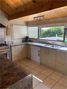 Raumatibach - Absolute Beachfront. - Raumati Beach