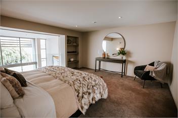 Lake Edge - Sleeps 6 - Lake & Mountain Views - Central Location - Wanaka