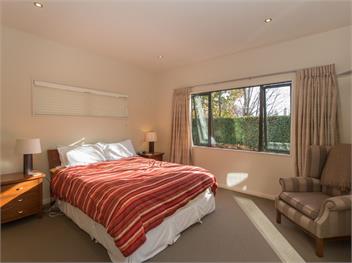Modern Lake Haven (Bachcare) - Wanaka