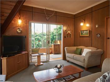Retro Retreat (Bachcare) - Queenstown