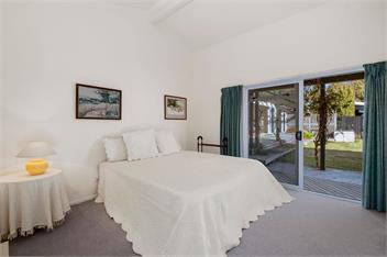 Waitahanui Lakefront Escape (Bachcare) - Waitahanui