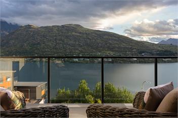 4 BDR Home, Captivating Lake Views, BBQ, A/C - Queenstown