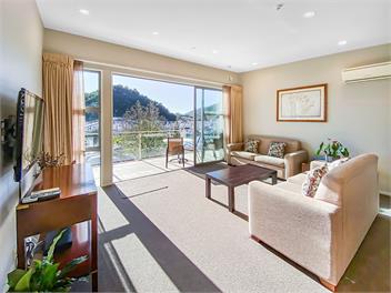 Luxury Waterfront Dockside Apartment - Picton