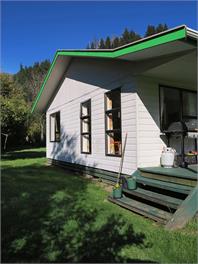 Lazy Days Down the Bay - Ngakuta Bay