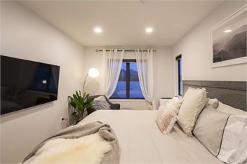 Livin' on Lake Time | Waterfront Accommodation - Queenstown