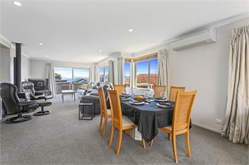 Top of the Lake - Spa Pool, Lake Views, Central to town - Taupo