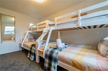 27 on Henry (Bachcare) - Te Anau