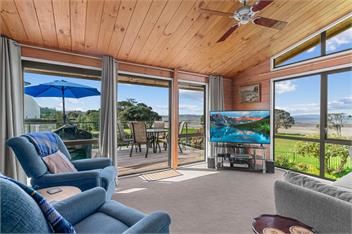 Waterfront Charm (Bachcare) - Snells Beach