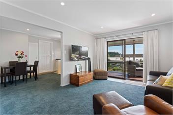 Onemana Retreat - Self contained unit with Outdoor Bath and Sea Views! - Whangamata