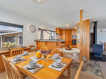 Jack and Enids Whangamata Beach House - Whangamata