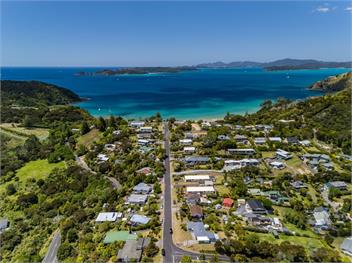 Retro Russell Retreat (Bachcare) - Russell