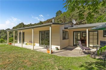Hill Cottage (Bachcare) - Featherston