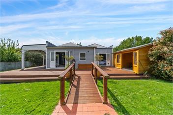 Poolside Villa on Dublin (Bachcare) - Martinborough