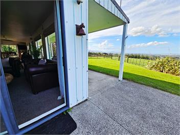 Hosts on the Coast Tui Hills - Katikati