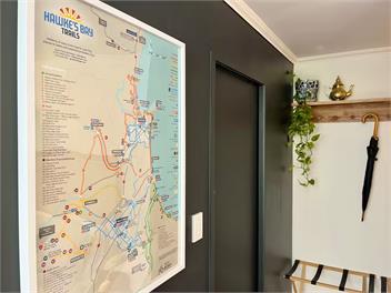 Sunny home with self-contained cabin - Napier