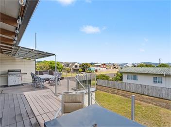 The Summer Bach at Cooks Beach - Whitianga