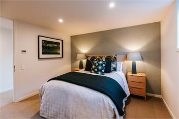 Korari House | Lake Views | Close to Town Centre | Sleeps 10 - Wanaka