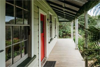 Hidden Beachfront Cottage on a Private Beach - Whangarei Heads