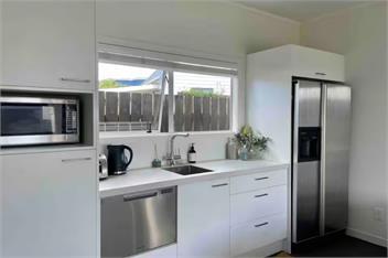 Sunny Coastal Escape w/ Views, Studio & Family Space - Pauanui