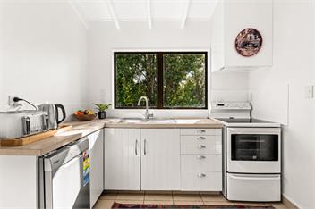 Village Apartment, just steps from centre of town - Hastings
