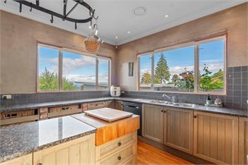 Tauhara Sunrise - Spa pool with Mountain & Lake views! - Taupo
