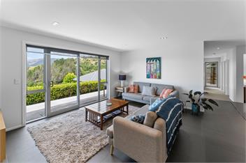 MODERN HILL TOP HOUSE | Amazing Views & Space | Sleeps 10 -