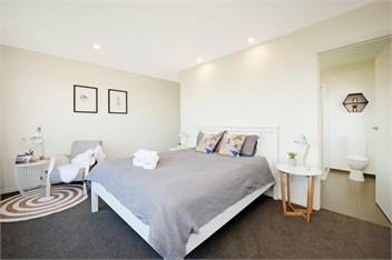 'Commodore' - Nelson Sea View Holiday Home - Nelson