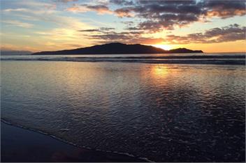 Seabreeze @ Longshore: heated pool + spa + tennis court + beach - Waikanae Beach