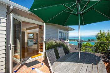Seascape Villa - Nelson Waterfront Holiday Home - Nelson