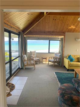 Raumatibach - Absolute Beachfront. - Raumati Beach