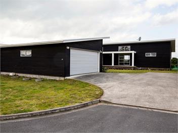 Waikanae Retreat (Bachcare) - Waikanae Beach