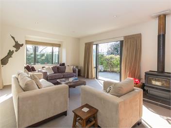 Modern Lake Haven (Bachcare) - Wanaka