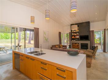 The Golden Hideaway (Bachcare) - Matarangi