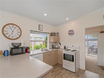 Bach Life on Seabreeze (Bachcare) - Whangamata