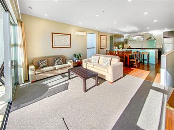 Luxury Waterfront Dockside Apartment - Picton