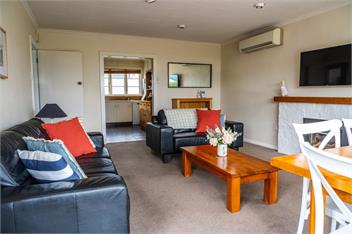 Townside Treat (Bachcare) - Wanaka