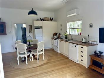 The Old Hawkesbury Cottage - Blenheim