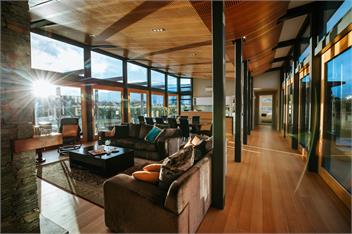 Mt Gold Retreat - Sleeps 8 - Spa Pool - Tennis Court - Wanaka