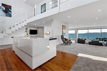 Linger Lakeside - Luxury Home above the Lake - Taupo