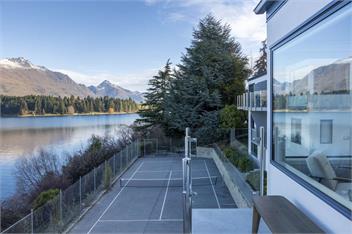 Livin' on Lake Time | Waterfront Accommodation - Queenstown