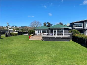 Manly Beachfront bach - Whangaparaoa
