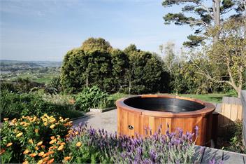 Hilltop Retreat - Raglan