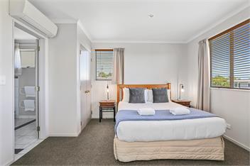 Top of the Lake - Spa Pool, Lake Views, Central to town - Taupo