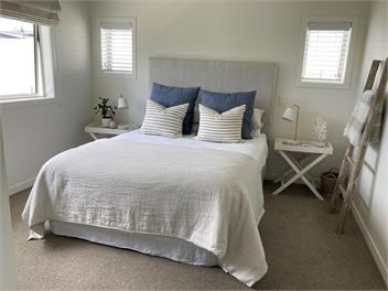 Matarangi Beach Retreat - 5 bdrms, walk to beach, outdoor bath & shower! - Matarangi