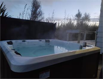 Macks Alpine Chalet with Spa Pool, Bike Shed, Big Heat Pump, Carport - National Park Village