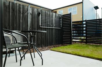 New townhouse, heart of city centre, 2 bed 2 bath, car park. - Christchurch