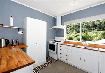 Bach with Bay Views - Okiwi Bay