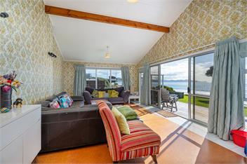 MATARANGI BEACH FRONT - RICHARDSONS - Whitianga