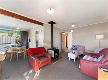The Bay Breeze Retreat (Bachcare) - Taupo